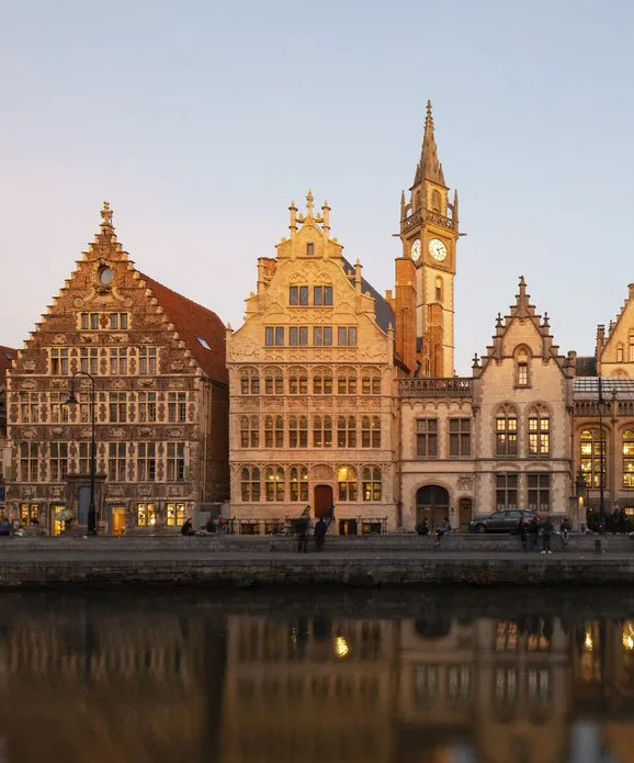 Foto van het Havenhuis in North Sea Port Gent.