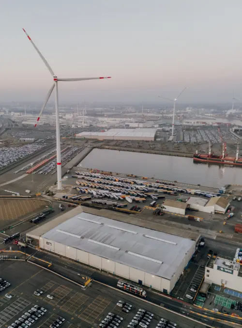 Foto van de DFDS ro/ro-terminal in North Sea Port Gent.