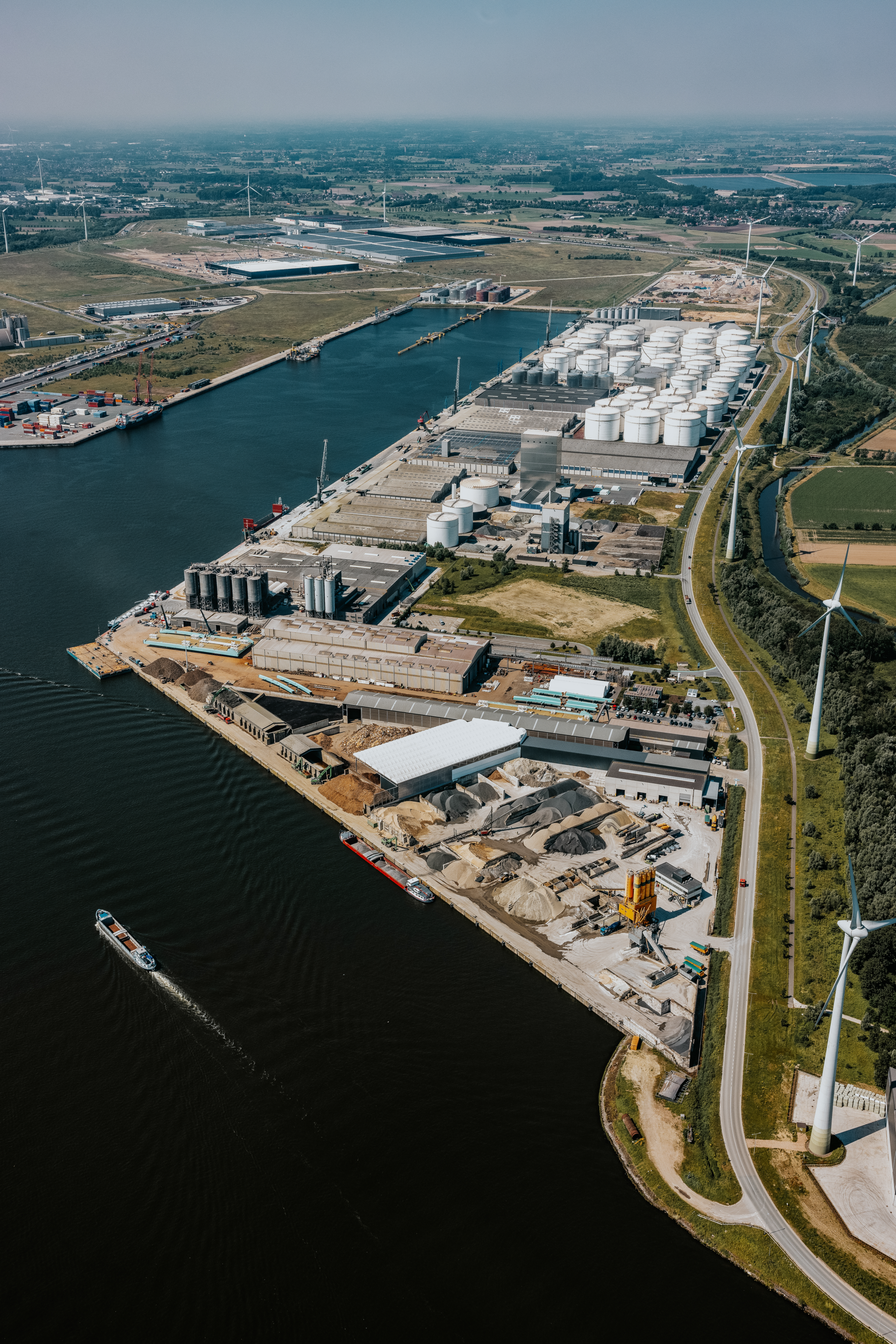Picture of the Kluizendok in North Sea Port’s Ghent sub-area.